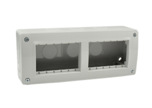 SURFACE MOUNT 6 GANG INSULATED MODULAR DEVICE WALL BOX, IP40 RATED. ACCEPTS VARIOUS COMBINATIONS OF 67.5mmX45mm, 45mmX45mm AND 25mmX45mm MODULAR SIZE DEVICES. GRAY.

<br><font color="yellow">Notes: </font> 
<br><font color="yellow">*</font> View Dimensional Data Sheet for device size combination options this box accepts.
<br><font color="yellow">*</font> Box has eleven cable entry knockouts.
