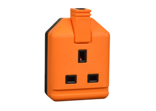 UK, BRITISH, UNITED KINGDOM 13 AMPERE-250 VOLT IN-LINE CONNECTOR, BS 1363A TYPE G (UK1-13R), SHUTTERED CONTACTS, 2 POLE-3 WIRE GROUNDING (2P+E), ORANGE.  

<br><font color="yellow">Notes: </font> 
<br><font color="yellow">*</font> Max. Cord O.D. = 0.393" (10mm).
<br><font color="yellow">*</font> Material: PP / Rubber.
<br><font color="yellow">*</font> Temp. Range: -25�C to +40�C.

<br><font color="yellow">*</font> BRITISH UK Extension Cords, Type G, Weatherproof IP44, GFCI/RCD versions. View:<a href="https://internationalconfig.com/icc6.asp?item=UK-Extension-Cords" style="text-decoration: none"> UK-Extension-Cords</a>.
<br><font color="yellow">*</font> British, United Kingdom Extension Cords, Plugs, Power Cords, Outlets, Power Strips, GFCI-RCD Receptacles, Sockets, Connectors, Plug Adapters listed below in related products. Scroll down to view.