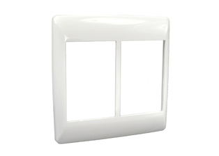 WALL PLATE FOR 25mmX50mm MODULAR SIZE SOUTH AFRICA OUTLETS, SWITCHES. FRAME ACCEPTS COMBINATIONS OF SIX 25mmX50mm OR TWO 25mmX50mm & TWO 50mmX50mm SIZE MODULAR DEVICES. WHITE. 

<br><font color="yellow">Notes: </font> 
<br><font color="yellow">*</font> Mounts on American / South Africa 4x4 wall boxes.
<br><font color="yellow">*</font> Requires one #73414 mounting frame.
<br><font color="yellow">*</font> Plugs, power cords, sockets, switches, mounting frames and wall plates are listed below. Scroll down to view.