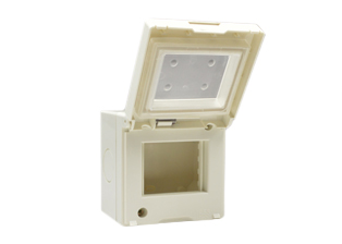 SURFACE MOUNT IP55 RATED WEATHERPROOF WALL BOX, "FLEXIBLE" TRANSPARENT COVER, ACCEPTS SOUTH AMERICA, EUROPEAN, INTERNATIONAL 37mmX50mm, 18.5mmX50mm MODULAR SIZE DEVICES, FOUR 25mm KNOCKOUTS. WHITE. 

<br><font color="yellow">Notes: </font> 
<br><font color="yellow">*</font> Accepts one 37mmx50mm device or two 18.5mmx50mm size devices.
<br><font color="yellow">*</font> Scroll down to view outlets, sockets, switches, surface mount boxes, IP55 rated weatherproof covers, weatherproof boxes, panel mount and DIN rail mount frames.
