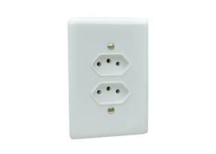 BRAZIL 10 AMPERE - 250 VOLT DUPLEX POWER OUTLET, NBR 14136 (BR2-10R) TYPE N, 2 POLE-3 WIRE GROUNDING (2P+E). WHITE. 

<br><font color="yellow">Notes: </font> 
<br><font color="yellow">*</font> Mounts on American 2x4 wall boxes or panel mount.
<br><font color="yellow">*</font> Terminal screw torque = 0.6Nm.
